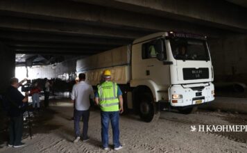Ξεκαθαρίζουν οι αρμοδιότητες δήμων – περιφερειών: Τι θα ισχύει για καθαρισμούς φρεατίων, παιδικές χαρές, διαφημίσεις