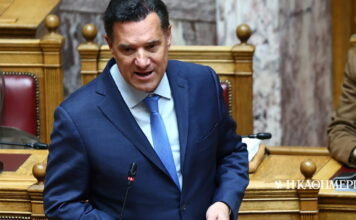Ο Γεωργιάδης διαψεύδει ότι απεικονίζεται σε φωτογραφία που κυκλοφορεί στο Διαδίκτυο