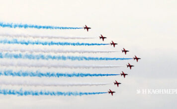 Φλοίσβος: Εντυπωσιακό airshow για τα 95 χρόνια της Πολεμικής Αεροπορίας
