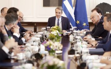Μητσοτάκης: Πυρά σε «νέους» και «παλιούς»
