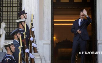 Σε κινούμενη άμμο | Η ΚΑΘΗΜΕΡΙΝΗ