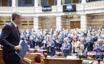 Μητσοτάκης: «Οποιος δεν αντέχει τη ζέστη, ας φύγει από την κουζίνα»