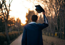 Η γενιά Ζ με πτυχία στο χέρι, αλλά χωρίς επαγγελματικό αύριο