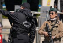 Άγκυρα: Κρέμασε την τρίχρονη κόρη του από το παράθυρο – Στο ένα χέρι κρατούσε μαχαίρι