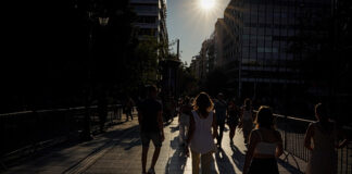 Εφιαλτικό σκηνικό στην Ευρώπη: Καταρρίπτονται τα ρεκόρ θερμοκρασίας καθώς ο φονικός καύσωνας κινείται ανατολικά