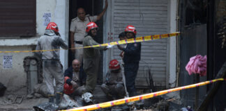 Ινδία: 18 ξένοι υπήκοοι μεταξύ των 21 νεκρών από τη φωτιά σε ξενοδοχείο στο Νέο Δελχί