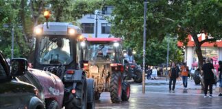 Συλλαλητήριο αγροτών με τρακτέρ στο κέντρο της πόλης