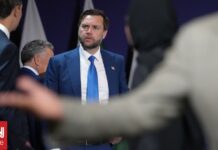 Ολοκληρώθηκε ο πρώτος γύρος των διαπραγματεύσεων ΗΠΑ – Iράν: Δεν συζητήθηκαν τα πυρηνικά