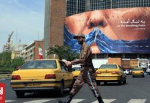 Ο Τραμπ πιέζει, το Ιράν «παίζει καθυστερήσεις» και οι αστερίσκοι κρατούν… ανυπόγραφη τη συμφωνία