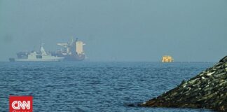 Ο αμερικανικός στρατός αναφέρει ότι 55 εμπορικά πλοία διέπλευσαν τα Στενά του Ορμούζ