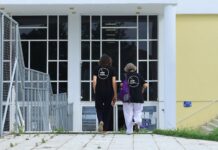 Δίκη για τα Τέμπη: Ένταση μεταξύ του πατέρα του Βάιου Βλάχου και της Ζωής Κωνσταντοπούλου