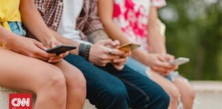 Τέλος τα κινητά στα σχολεία της Τσεχίας από το 2027 – Θα επιτρέπονται μόνο για λόγους υγείας