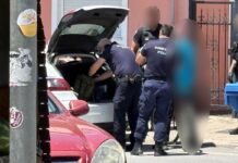 Άνδρας κυκλοφορούσε ολόγυμνος στο κέντρο της πόλης και παρενοχλούσε περαστικούς