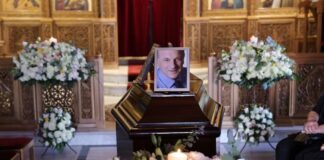 Συγκίνηση στο τελευταίο «αντίο» στον Νάσο Αθανασίου – Συγγενείς, φίλοι και πολιτικά πρόσωπα στην κηδεία του
