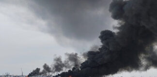 Ισημερινός: Τεράστια πυρκαγιά στο λιμάνι Μάντα – Στις φλόγες δεκάδες σκάφη