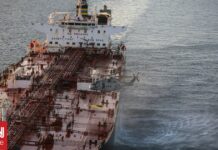 «Δε θα τη γλιτώσει»: Βρετανικές δυνάμεις αναχαίτισαν ρωσικό πετρελαιοφόρο του σκιώδους στόλου