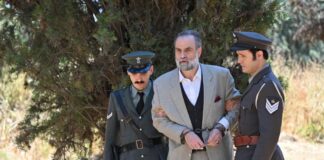 Ο Μαρκόπουλος στην ψεύτικη κηδεία της μητέρας του