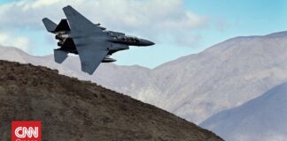 CNNi: Ο πιλότος του F-15 μετά την κατάρριψή του στο Ιράν είδε «σμήνος» drones σε σχηματισμό μέδουσας