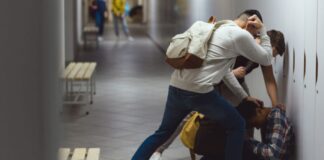 Η σιωπηλή κραυγή πίσω από την έξαρση της βίας των ανηλίκων και η προειδοποίηση των ειδικών για τις «κενές γενιές»