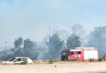 Φωτιά στους Αγίους Θεοδώρους δίπλα στην Εθνική Οδό