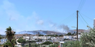 Φωτιά στη Σύρο – Μήνυμα από το 112 για εκκένωση οικισμού