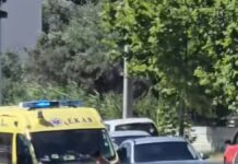 Ρόδος: Άνδρας κυκλοφορούσε γυμνός στο Φαληράκι και ανέβηκε στην οροφή ασθενοφόρου