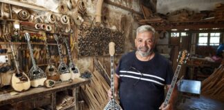 Από ένα σπασμένο μπουζούκι στην τέχνη της οργανοποιίας: Η διαδρομή του Παύλου Παπανικολάου