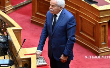 Βουλή: Ορκίστηκε βουλευτής ο Κωνσταντίνος Κόλλιας