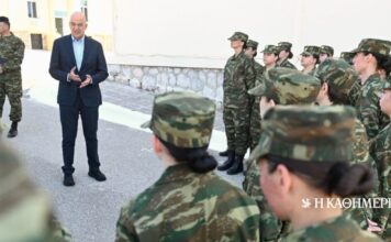 Στη Λαμία ο Δένδιας: Συνάντησε τις γυναίκες εθελόντριες του Ελληνικού Στρατού