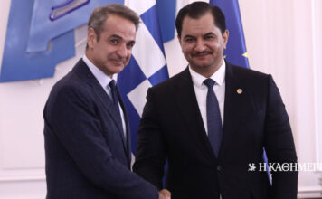 Συνάντηση Μητσοτάκη με τον Σαντάμ Χαφτάρ: Στο επίκεντρο θαλάσσιες ζώνες και μεταναστευτικό