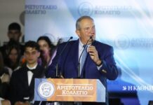 Νέες αιχμές Καραμανλή με στίχους του Κηλαηδόνη