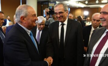 Στήριξη με νεύματα | Η ΚΑΘΗΜΕΡΙΝΗ