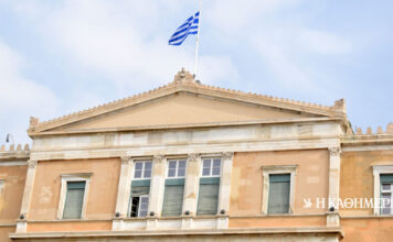 Συστήνεται θέση μόνιμου υπηρεσιακού υφυπουργού Εξωτερικών