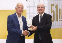 Το βραβείο «Χρυσός Αλέξανδρος» στον επικεφαλής της Κρι Κρι