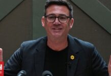 Μπέρναμ: «Πρέπει να πιέσουμε περισσότερο το Ισραήλ, ο Στάρμερ δεν στάθηκε στο ύψος των περιστάσεων»