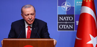 Το… δώρο του Ερντογάν στους ηγέτες του ΝΑΤΟ – Γιατί ο Στάρμερ δεν το πήρε μαζί του