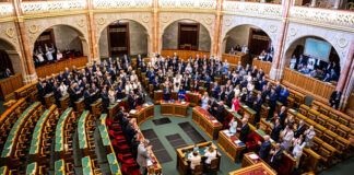 Ουγγαρία: Πέρασε στο Κοινοβούλιο η συνταγματική αλλαγή για την απομάκρυνση του προέδρου της χώρας
