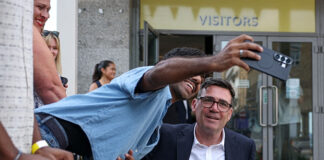 «Τίτλοι τέλους» από τον Άντι Μπέρναμ στην ψηφιακή ταυτότητα που προωθούσε ο Κιρ Στάρμερ