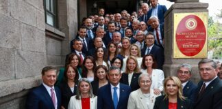 Ο Οζγκιούρ Οζέλ ίδρυσε το «Νέο Κόμμα» της Τουρκίας και εξελέγη πρόεδρος – Πήρε μαζί του 90 βουλευτές