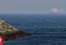 Νέες απειλές από το Ιράν: Τα Στενά του Ορμούζ «πιο σημαντικά από δεκάδες ατομικές βόμβες»