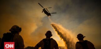 Ιταλία: Πάνω από 400 άτομα απομακρύνθηκαν διά θαλάσσης λόγω πυρκαγιάς στην Απουλία