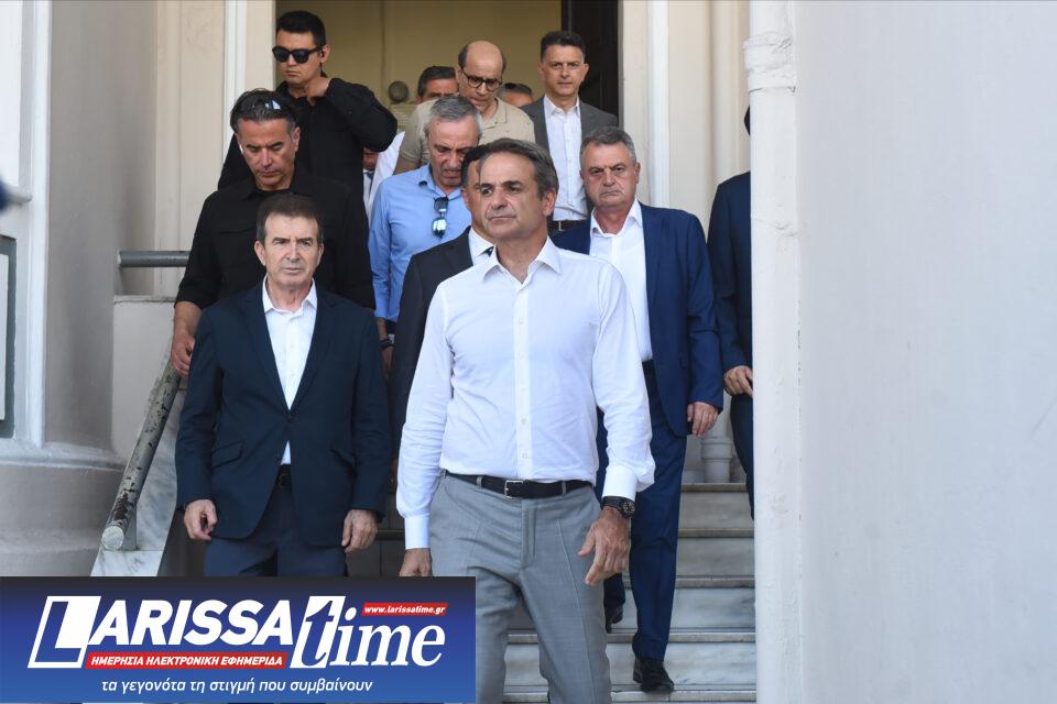 Θεσσαλονίκη: Στο «Ιπποκράτειο» ο Κυριάκος Μητσοτάκης, δίπλα στους τραυματίες της εμπρηστικής επίθεσης-1