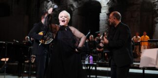 Μαίρη Λίντα: Σήμερα το τελευταίο «αντίο» – Η λιτή τελετή και η παράκληση της οικογένειας