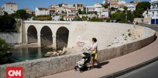 Γαλλία: Οι νέοι γονείς δικαιούνται ένα νέο είδος άδειας για να φροντίσουν τα παιδιά τους