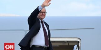 Ο Αυστραλός πρωθυπουργός Αλμπανέζι ζητά συγγνώμη για δήλωσή του ότι θα κοιμόταν με την Κάιλι Μινόγκ