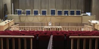 Απαλλαγή των αστυνομικών που κατηγορούνται για τον βιασμό της 19χρονης, ζήτησε ο εισαγγελέας