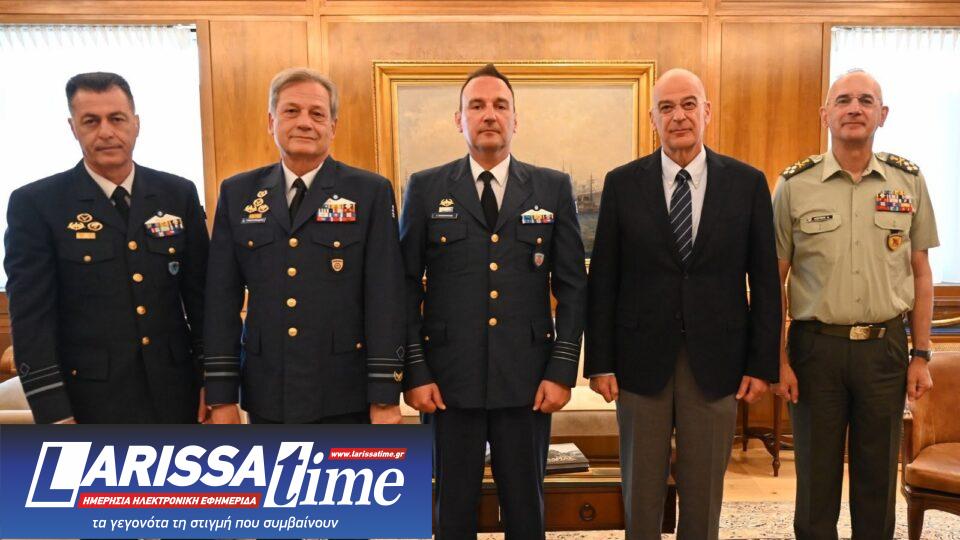 Εύσημα Δένδια στον χειριστή του F-16 που έκανε αναγκαστική προσγείωση στη Ζάκυνθο-1