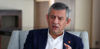 Τουρκία: Αναδιαμορφώνεται το πολιτικό σκηνικό – Ο Οζγκιούρ Οζέλ ιδρύει νέο κόμμα