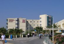 Κρήτη: Κρίσιμες ώρες για το 2χρονο παιδί που έπεσε σε πισίνα