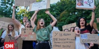 Πέμπτη ημέρα διαδηλώσεων στην Ουκρανία κατά της αποπομπής του υπ. Αμυνας – Τι δείχνει δημοσκόπηση